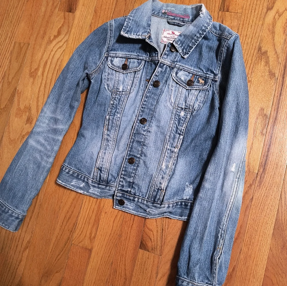 Abercrombie Vintage distressed blue jean denim jacket, size junior large - Picture 7 of 10